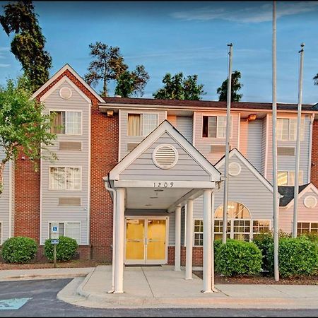 Travelers Inn And Suites ראלי מראה חיצוני תמונה