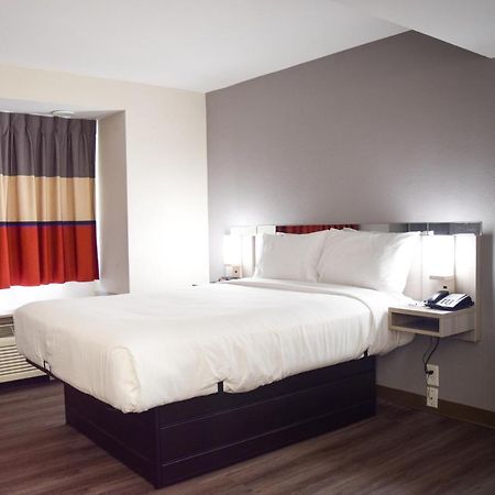 Travelers Inn And Suites ראלי מראה חיצוני תמונה