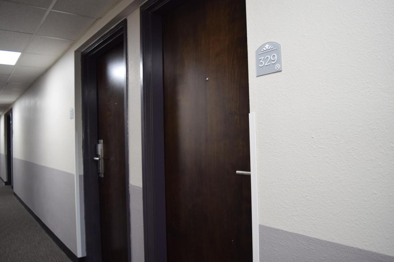 Travelers Inn And Suites ראלי מראה חיצוני תמונה