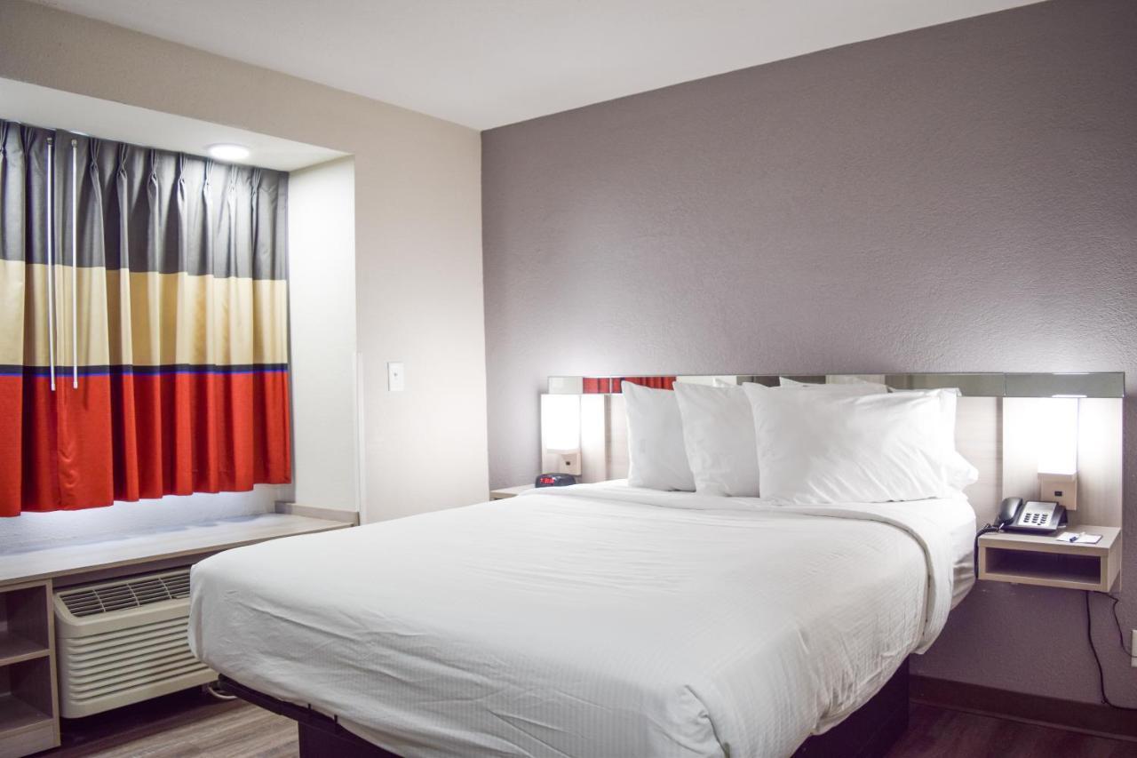Travelers Inn And Suites ראלי מראה חיצוני תמונה