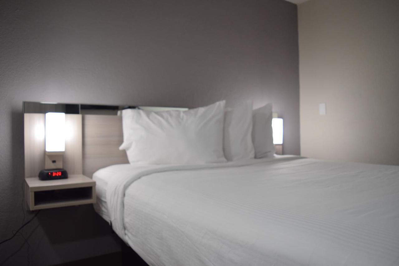 Travelers Inn And Suites ראלי מראה חיצוני תמונה