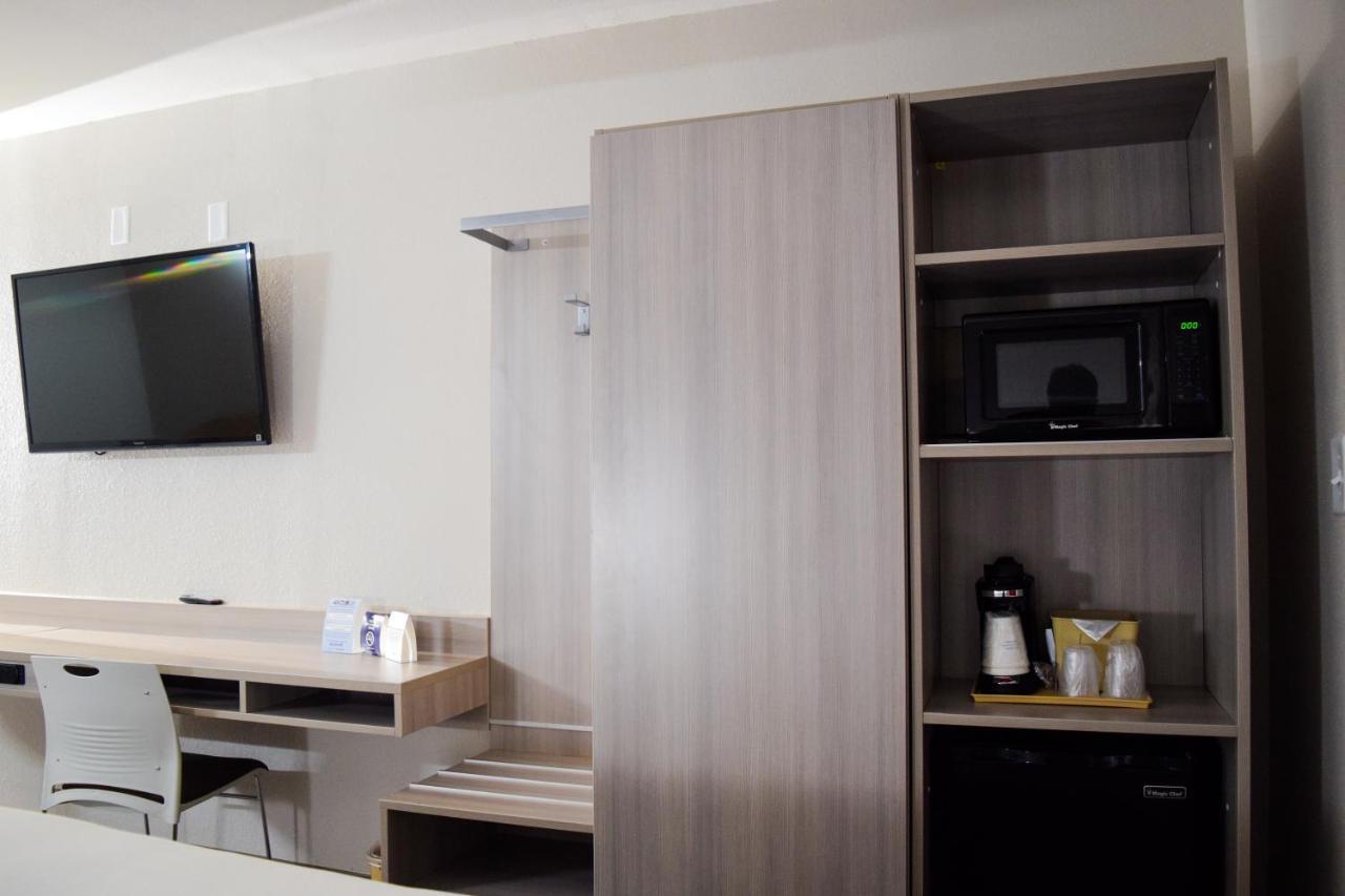 Travelers Inn And Suites ראלי מראה חיצוני תמונה